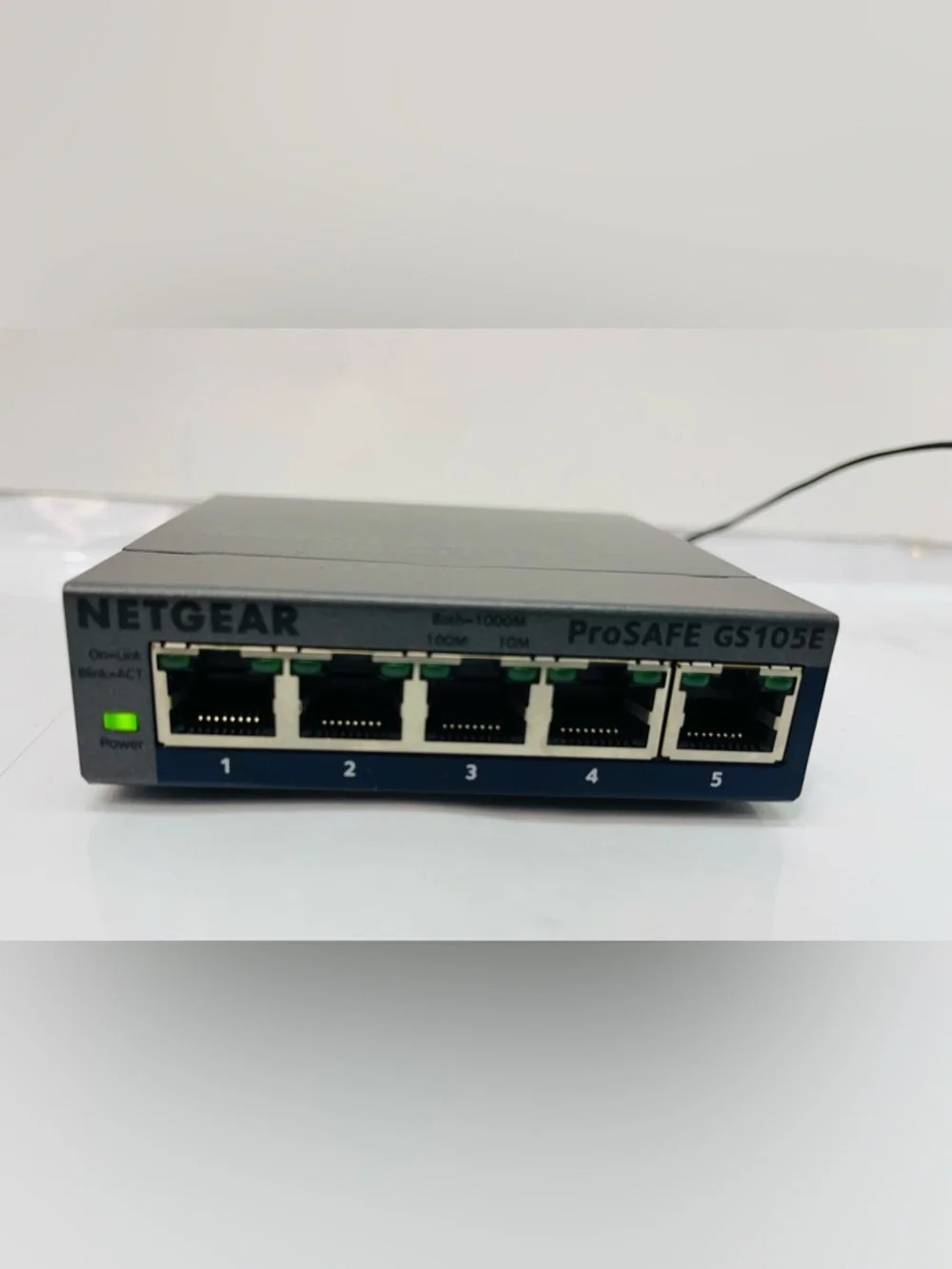 NETGEAR ProSAFE Plus (GS105Ev2) 5-Port Gigabit Easy Use Ethernet Switch
